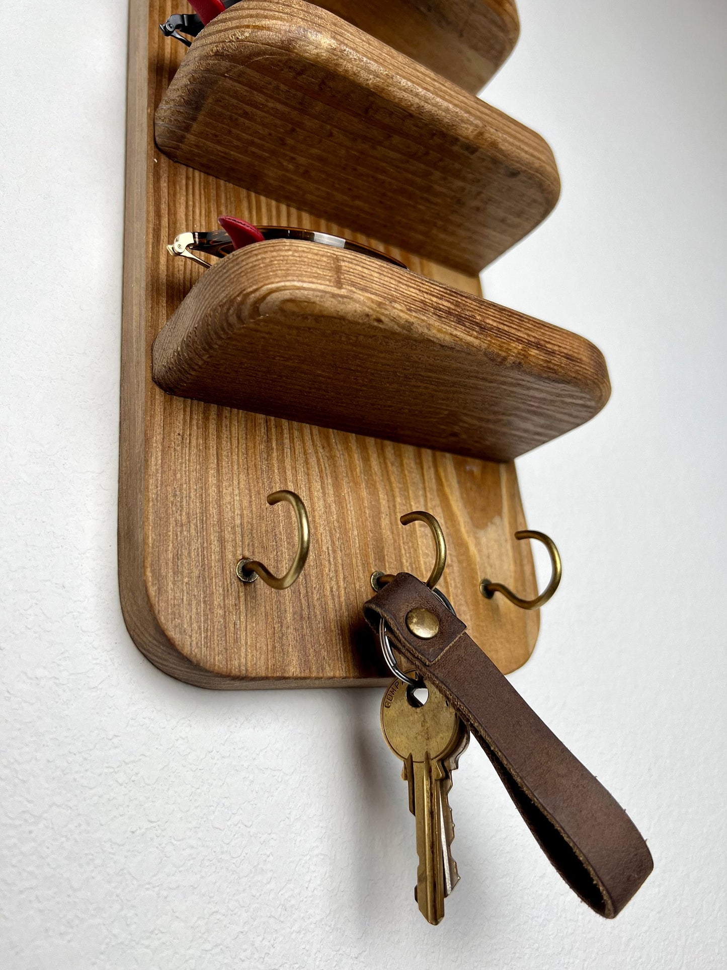 Rounded Sunglasses Shelf with Key Hooks